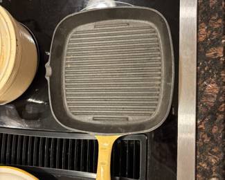 Cast iron grill pan in Yellow