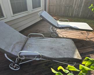 Vintage White Wrought Iron Outdoor Chaise Patio Lounge Chair