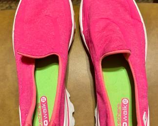Pink Sketchers “Go Walk 2” 
Size 10