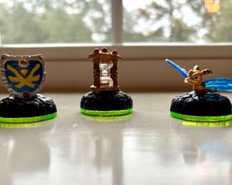 Activision Skylanders figurines work across various gaming consoles that support the Skylanders games, such as Xbox, PlayStation, and Nintendo system