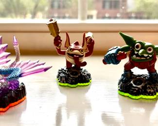 Activision Skylanders figurines work across various gaming consoles that support the Skylanders games, such as Xbox, PlayStation, and Nintendo system