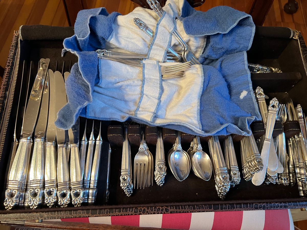 Sterling Silver Flatware                                                                          32 dinner knives 
50 dessert and/coffee spoons 
24 
25 salad forks
14 dinner forks
23 bread knives
8 olive forks
12 sugar spoons
