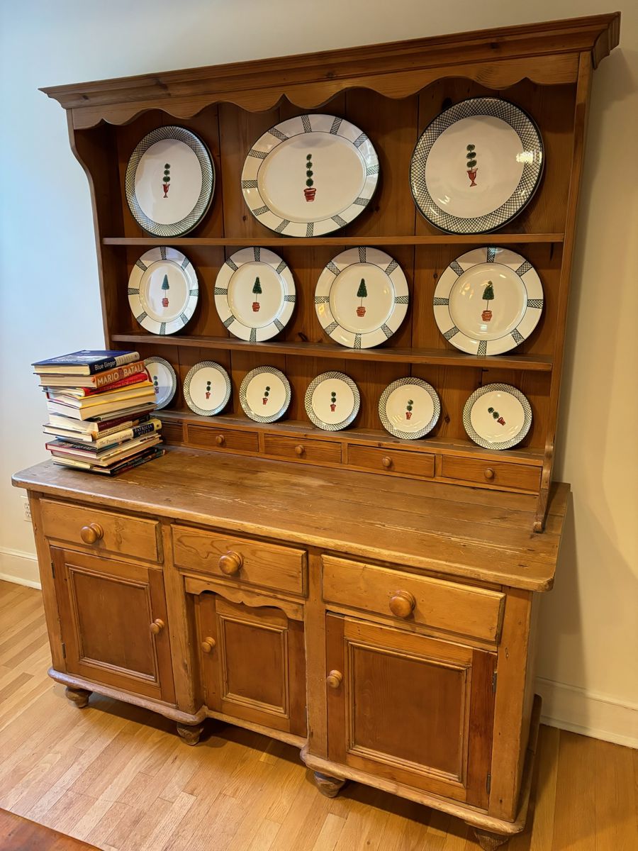 64. Vintage 2pc Pine Hutch (59" x 22" x 75")                         71. Alabaster Giardino Dishware, Deruta Italy
1 Platter
2 Serving Plates
4 Dinner Plates
6 Dessert Plates