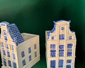 29. Pair of Blue & White House Vases (6"h)