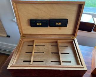 25. Italian Burlwood Humidor Made in Italy (20" x 12" x 6")
