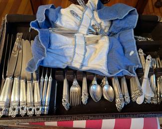 Sterling Silver Flatware 32 dinner knives
50 dessert and/coffee spoons
24
25 salad forks
14 dinner forks
23 bread knives
8 olive forks
12 sugar spoons