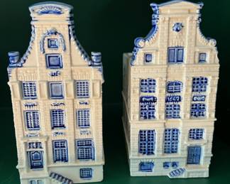 29. Pair of Blue & White House Vases (6"h)