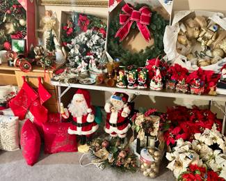 Christmas / Holiday Decorations
Wreaths, pillows, pointsettias, Santa