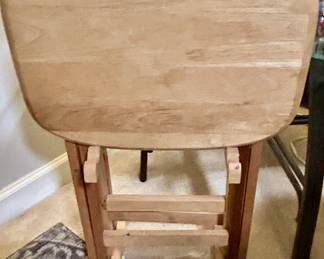  4 wood tray tables with stand/ set