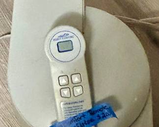 Select Comfort inflator machine with remote $200