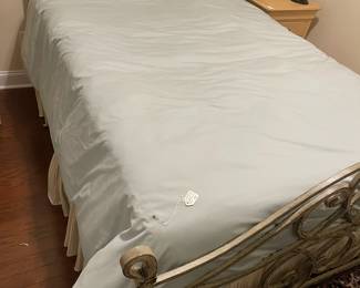 C129 - $150. Primaloft Down Blend Duvet Instert with Cuddledown Cover. QUEEN. Sea Glass Color. Excellent Condition!