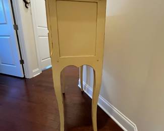 C4 - $375. Somerset Bay "Kittery Console". Measures 32.5" x 14" x 42.5" tall. Drawers slide - lovely piece!