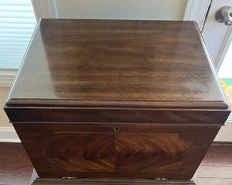 C9 - $1200. Vintage Henkle-Harris Virginia Galleries Cellarette / Liquor Cabinet. Mahogany. Queen Anne Style with Key. Measures 19.5" x 14" x 40.5" tall. 