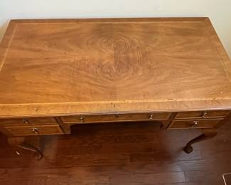 C3 - $500. Henredon Desk. Measures 49" x 26" x 30.5" tall. Very good vintage condition. All drawers slide. No big scratches or dents. Back is finished and beautiful and can face out. 