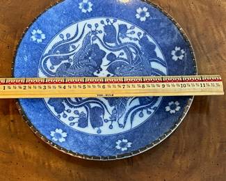 C61 - $40. 1960s Meji Japanese Igezara Platter. Measures 9.75" diameter.