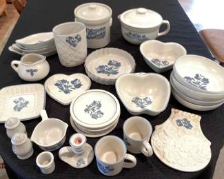 30 Piece Pfaltzgraff Yorktowne Stoneware Dish Set 