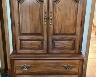 Sumter Cabinet CO Wood Oak Armoire