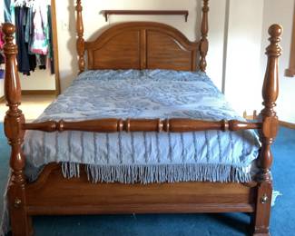 Sumter Cabinet CO 4 Post Queen Size Bed With Mattress And Blanket