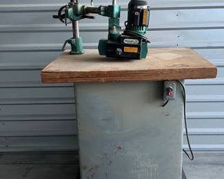 Grizzly Industrial Power Feeder