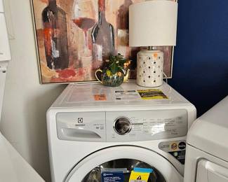 Artwork, accent lamps & decor