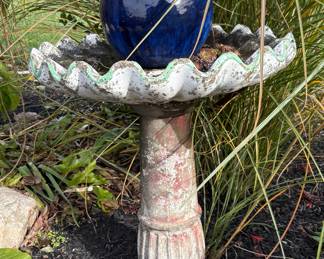 Concrete bird bath (2 pieces)