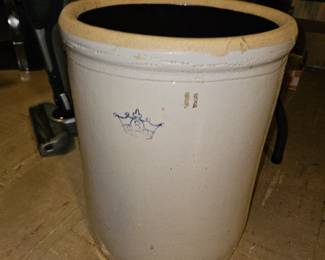$70, #8 Robinson Ransbottom crock