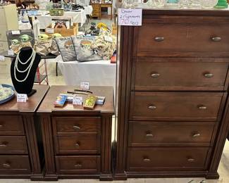 Dresser w 2 Side Tables