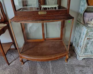 Early 1900s Oak Curved-Glass Mercantile Display Case