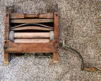 Antique Anchor Brand Clothes Wringer – Early 1900s Cast Iron and Wood Laundry Tool