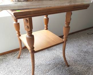 Neoclassical Vintage Side / Lamp Table
