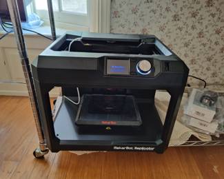 MakerBot Replicator (5th Gen) 3D Printer – Fully Assembled Desktop Model
