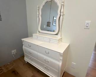 Stanley Furniture White 3-Drawer Dresser/Mirror–Classic Cottage Style