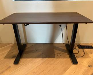 Seville Classics Air Lift Desk Adjustable Height 28-40 inches