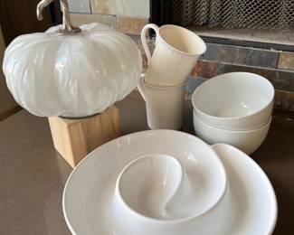Whiteware Assortment – Bowls, Villeroy & Boch Mugs and More