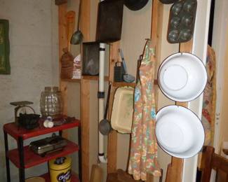 VINTAGE & ANTIQUE KITCHEN ITEMS