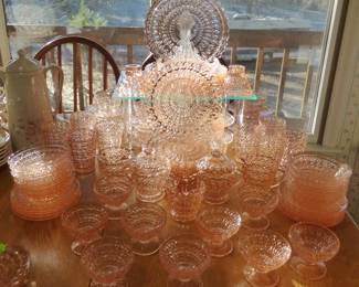 PINK DEPRESSION GLASS "BUTTON & BOWS"