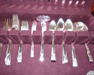 SILVERPLATE FLATWARE SET