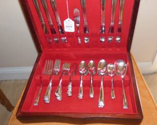 ANOTHER SILVERPLATE FLATWARE SET (SEE NEXT PICTURE)