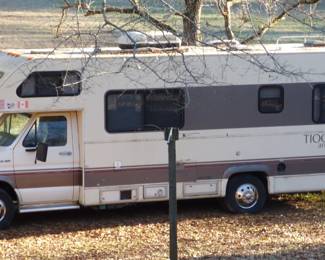 1990 TIOGA "ARROW" MOTORHOME WITH FORD 460.  LOW MILEAGE : 79,500 MILES.  $6000 OR BEST OFFER  SEE NEXT 17 PICTURES