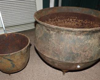 ANTIQUE COOK POTS