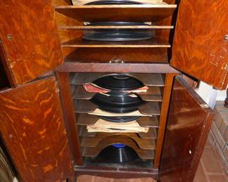 BOTTOM PART OF VICTROLA 