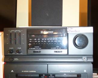 EMERSON CASSETTE PLAYER WITH 2 SPEAKERS