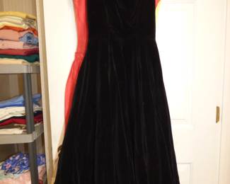 VINTAGE BLACK VELVET DRESS