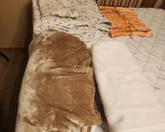 Plush blankets, Queen sized scalloped edge quilt, orange lingerie hangers