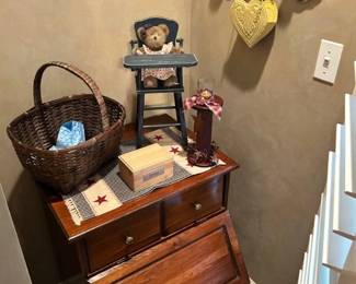 Small wooden cabinet with pull up drawer. Nice storage piece. $45 or best offer.