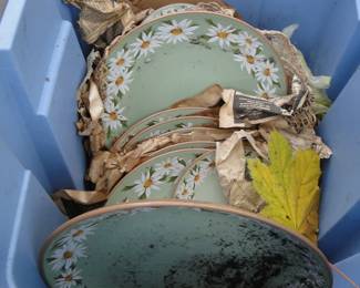 Taylor-Smith-Taylor set of dishes