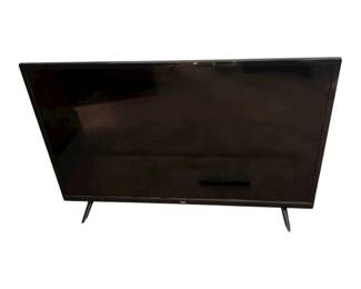 32 TCL TV w Remote Powers On