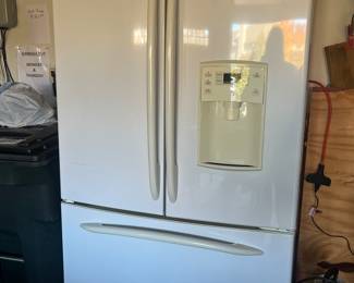 GE profile French style refrigerator/ bottom drawer freezer