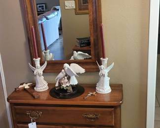 Early American
Temple Stuart cabinet