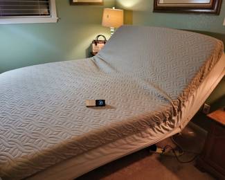 Like NEW Serta adjustable bed!   